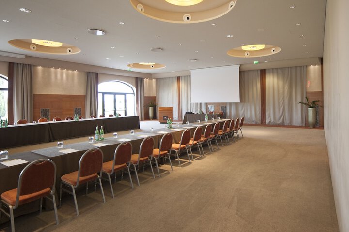 Business Center 113 of 136