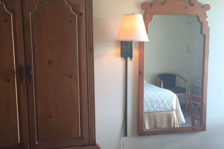 Room 10 of 43