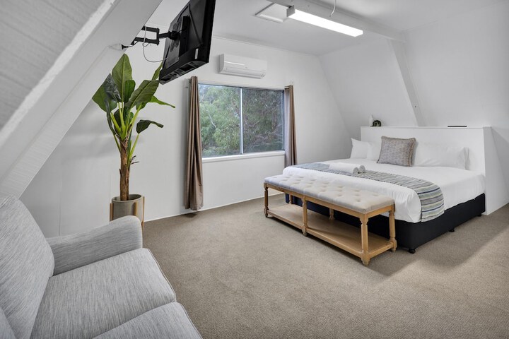 Room 53 of 175