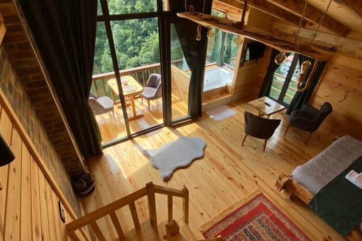 Room 9 of 28