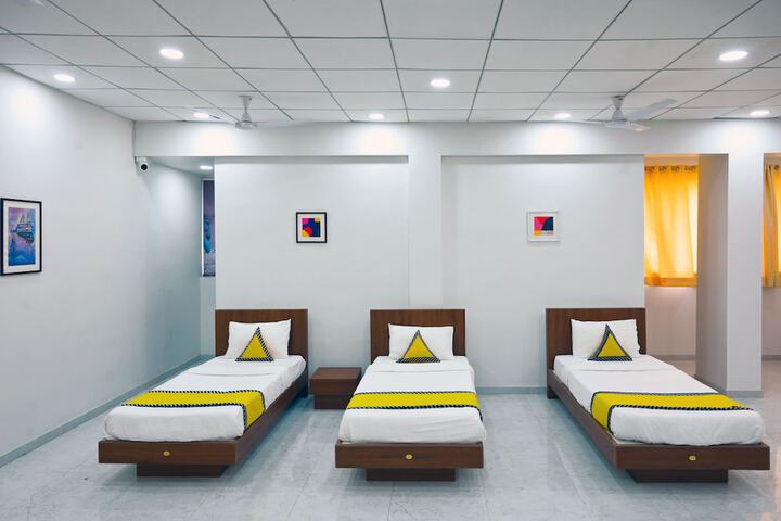 Room 6 of 12