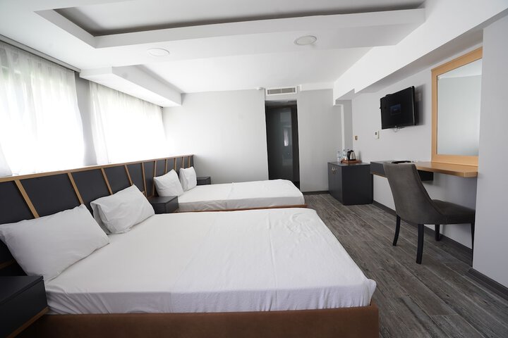 Room 13 of 31