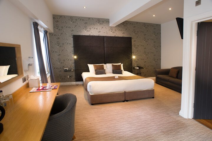 Room 9 of 102