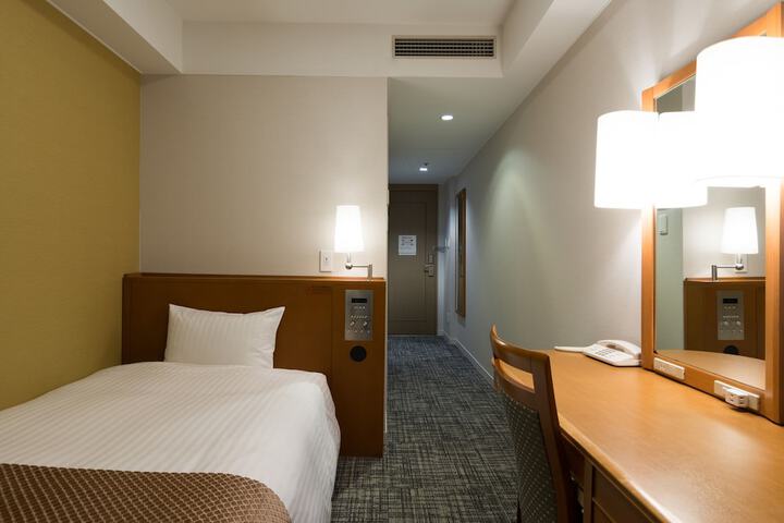 Room 8 of 65