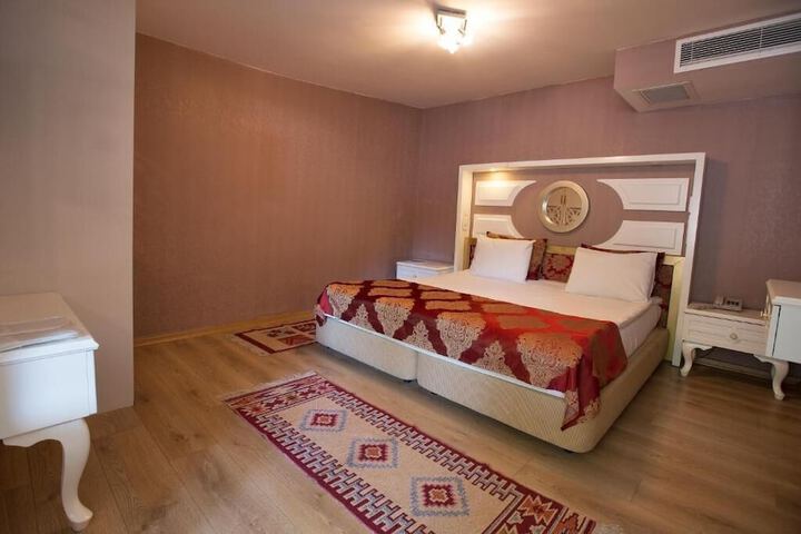 Room 12 of 27