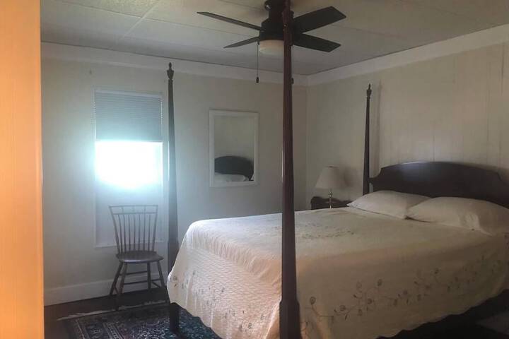 Room 4 of 81