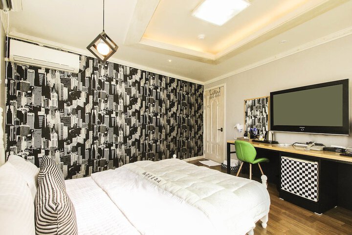 Room 2 of 41