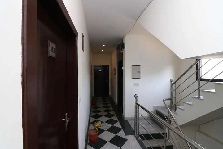 Room 12 of 27
