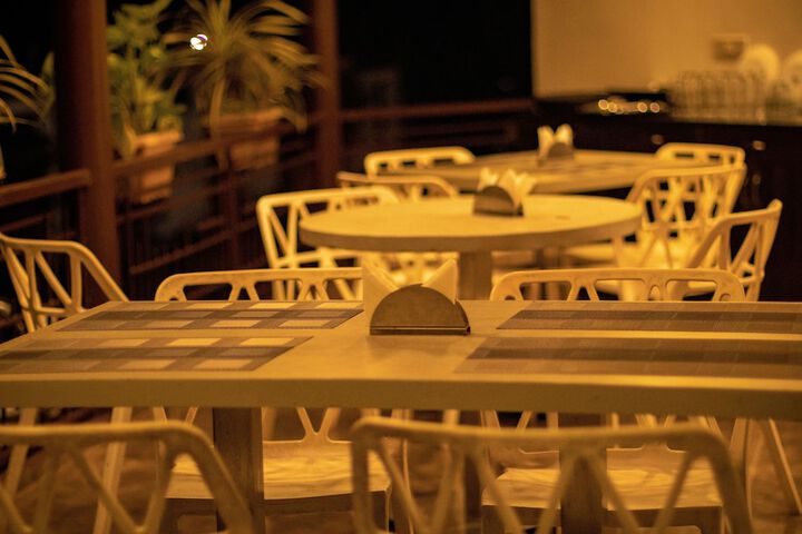 Dining 32 of 53