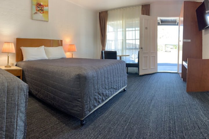Room 17 of 44