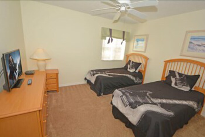Room 28 of 35