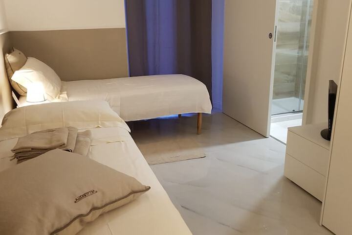 Room 16 of 64