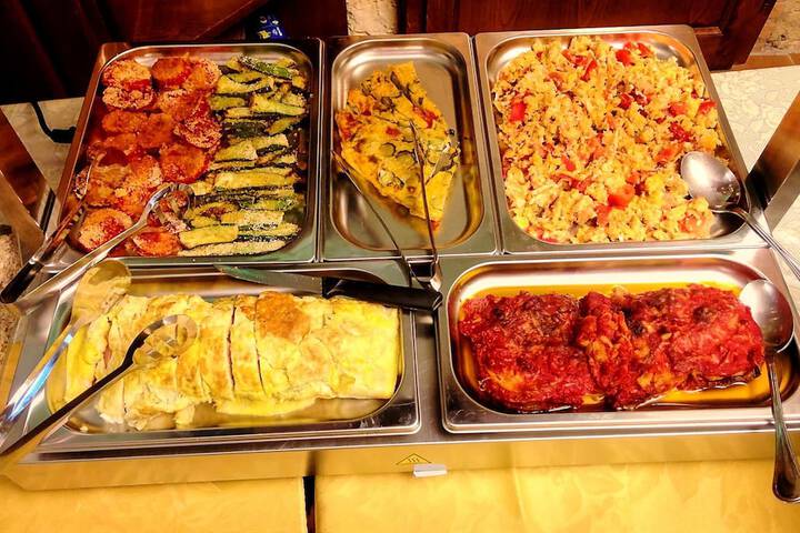 Dining 80 of 96
