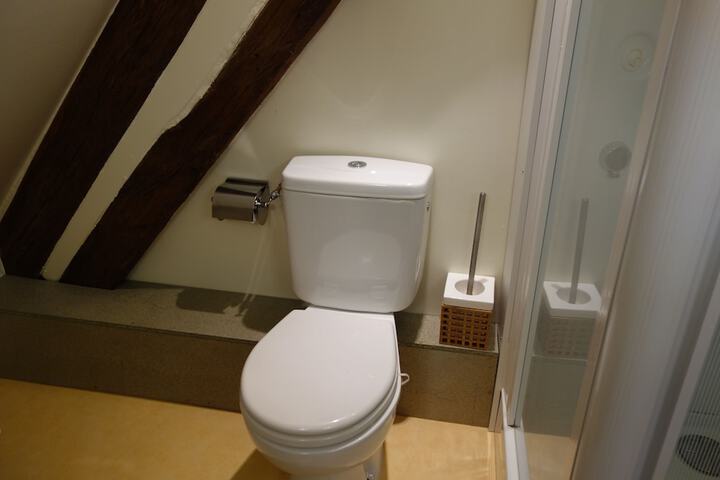 Room 5 of 27