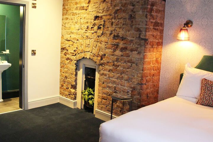 Room 14 of 122