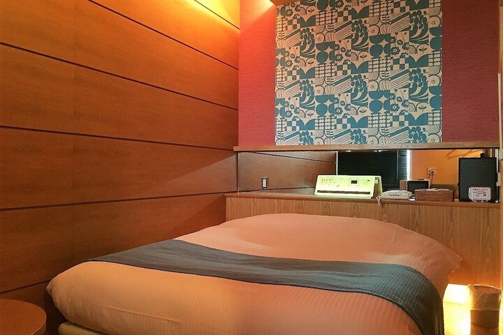 Room 5 of 9