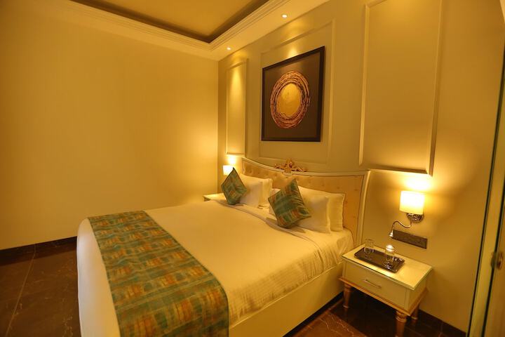 Room 18 of 37