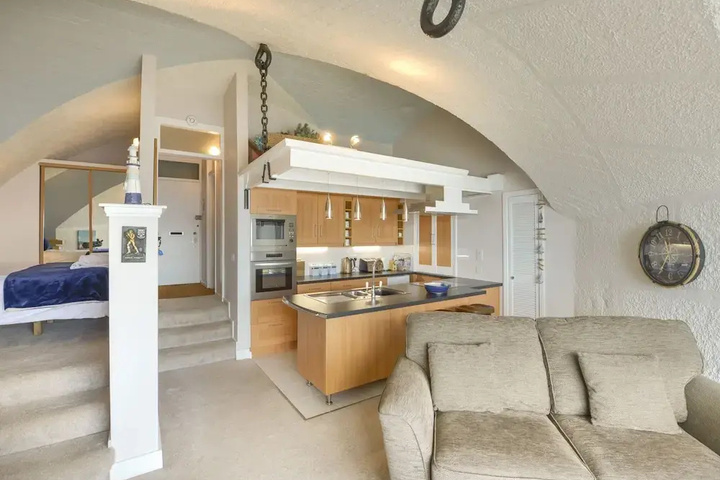 Room 4 of 15