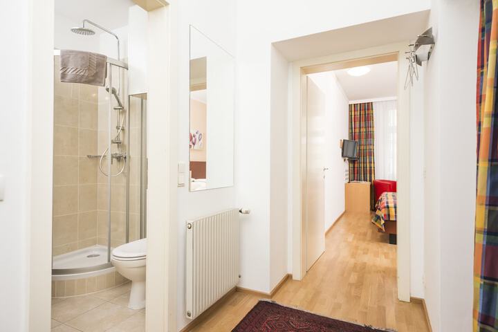 Room 25 of 235