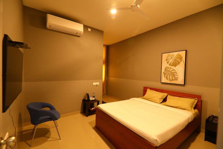 Room 16 of 97