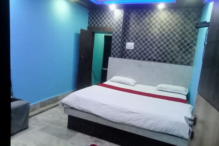 Room 3 of 9