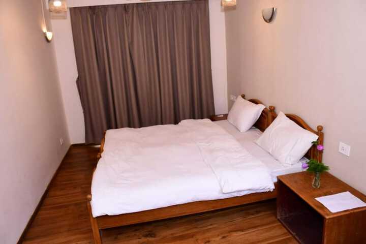 Room 6 of 28