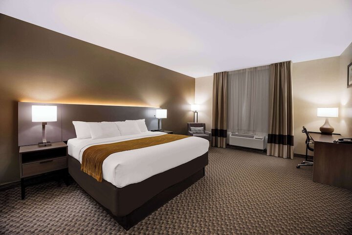 1 King Bed (24 of 24)