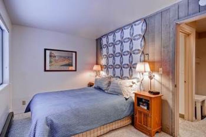 Room 13 of 34