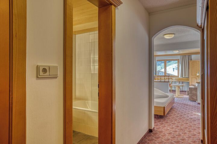 Room 21 of 133