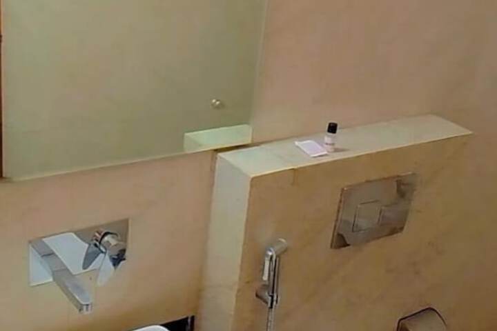 Room 22 of 28