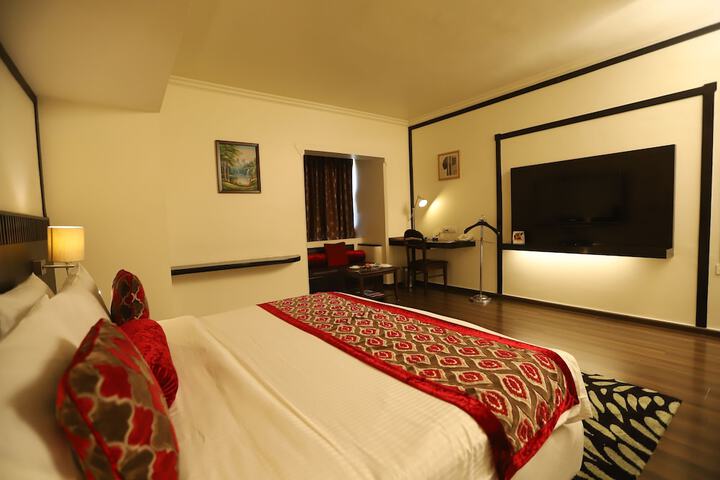 Room 12 of 32