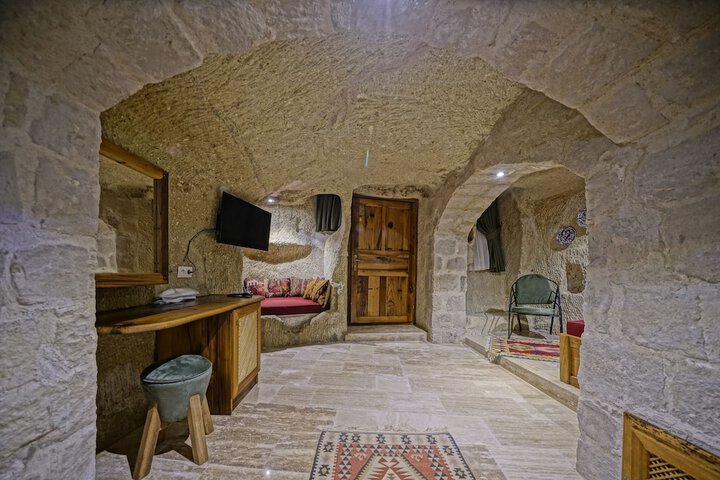 Room 13 of 90