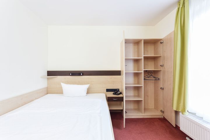 Room 21 of 49