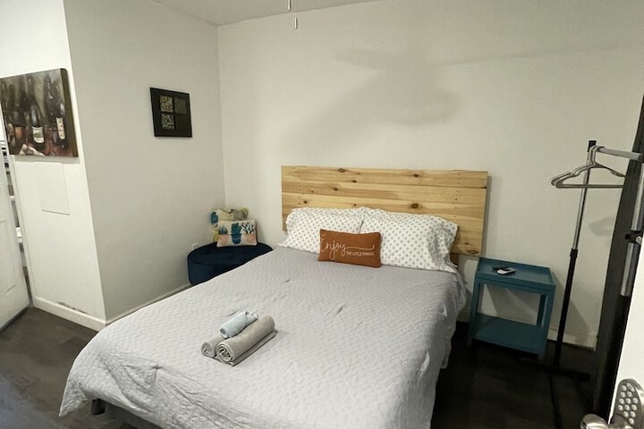 Room 11 of 32