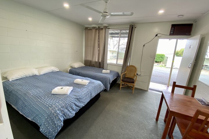 Room 4 of 12