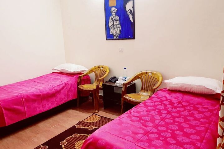 Room 4 of 28