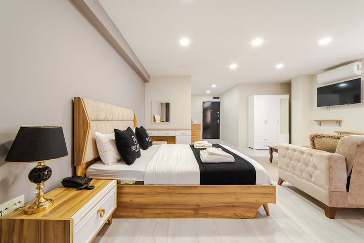 Room 11 of 37