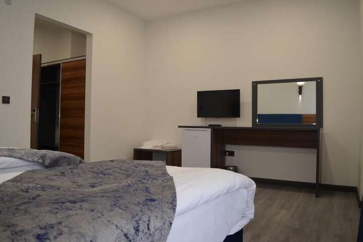 Room 4 of 13