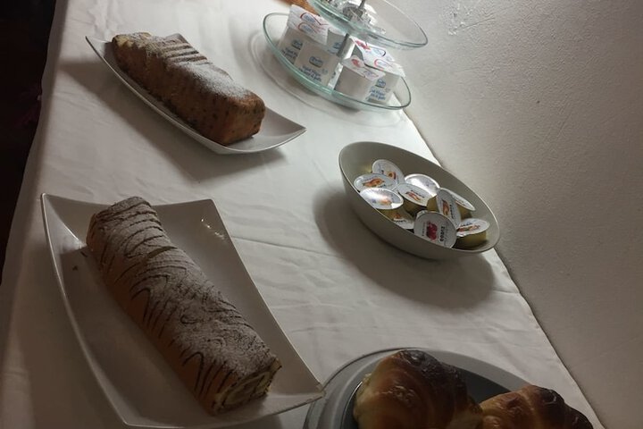 Breakfast/Coffee Service 28 of 40