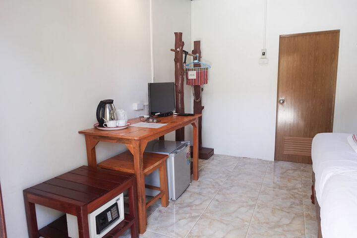 Room 6 of 92