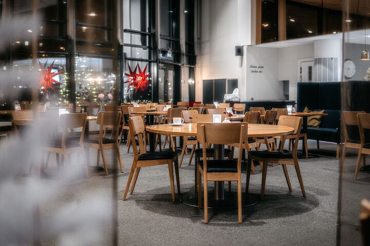 Dining 68 of 77
