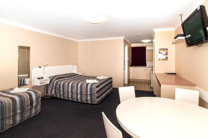 Room 6 of 13