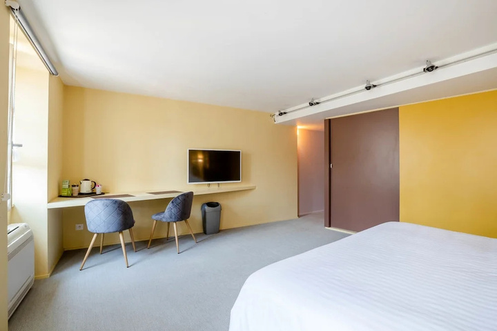 Room 3 of 20