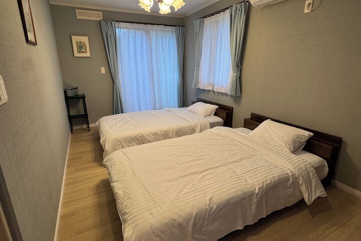 Room 4 of 35
