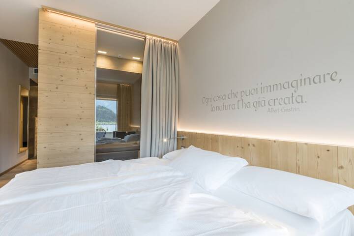 Room 16 of 100