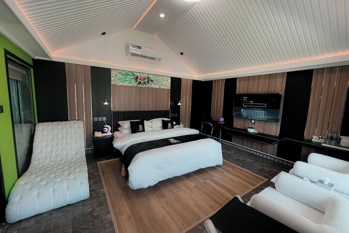 Room 2 of 35