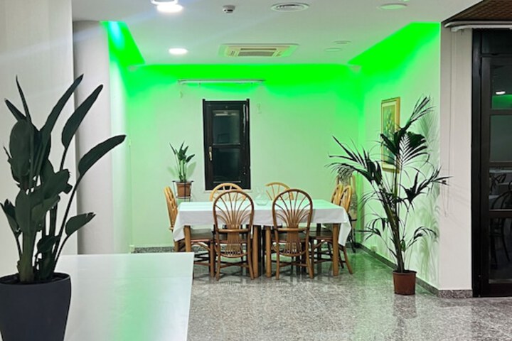 Dining 56 of 102