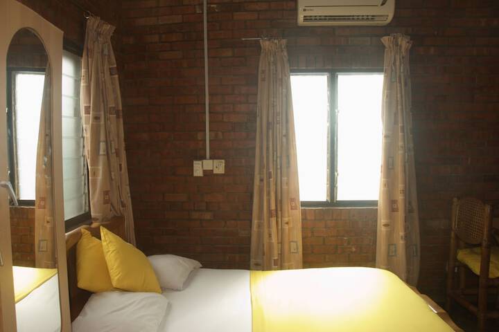 Room 10 of 22