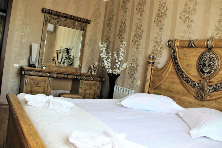 Room 3 of 17