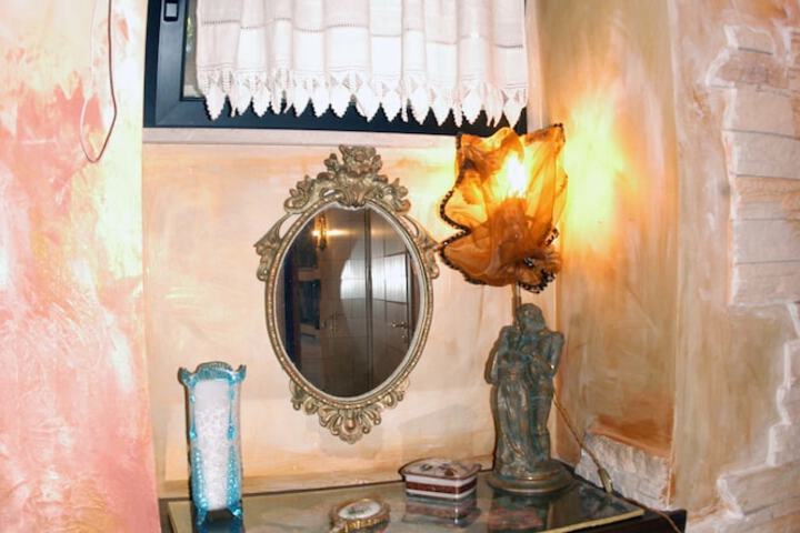 Room 4 of 86